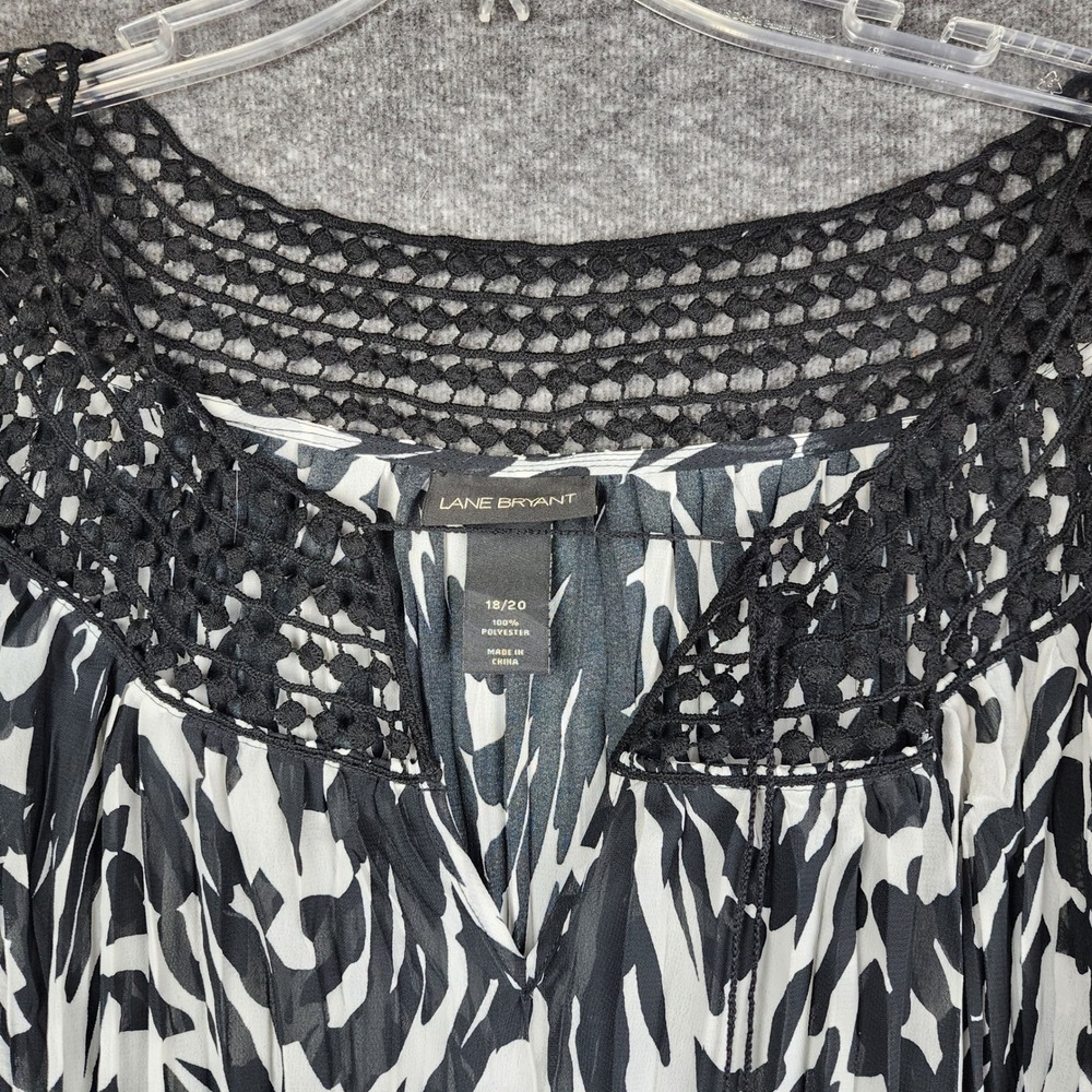Lane Bryant Blouse Women 18/20 Black White Animal Print Crochet Smocked Boho - Picture 3 of 11
